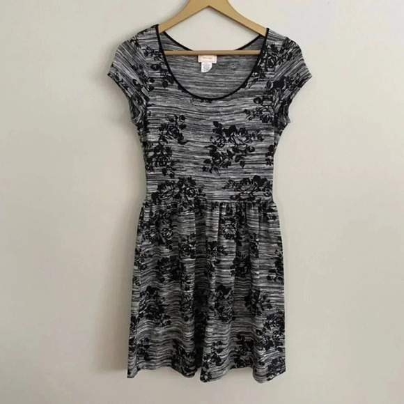 love...ady Floral Dress - Picture 4 of 8